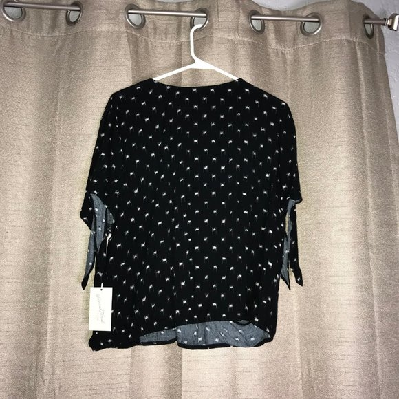 Universal Thread Top, NWT - Picture 3 of 4